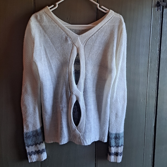 Hinge green and white lightweight sweater. Size medium. - Picture 4 of 4